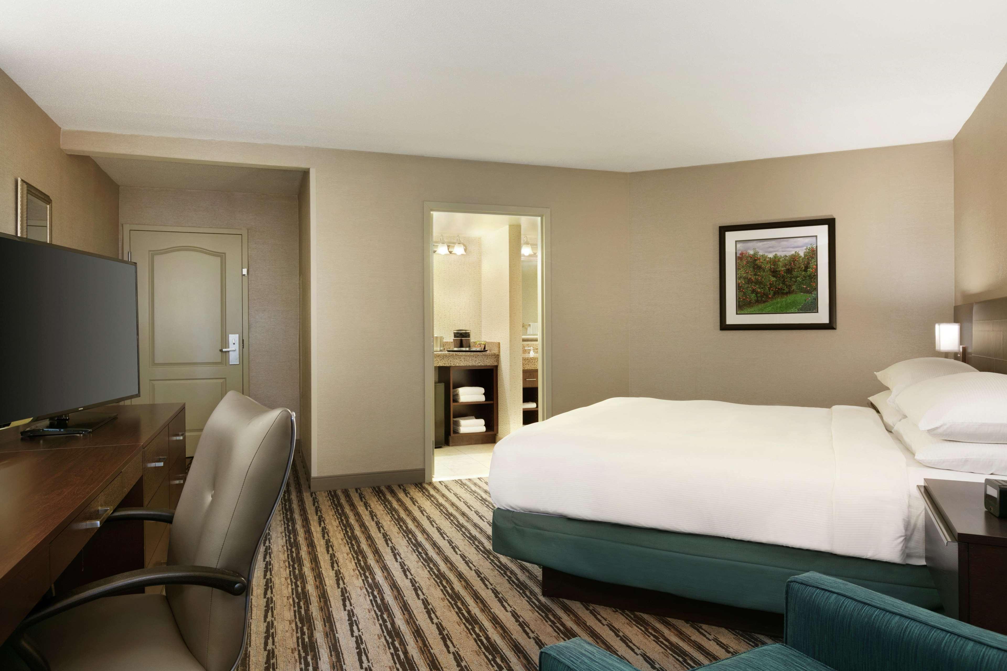 ดับเบิลทรี รีสอร์ต บาย ฮิลตัน แลงคาสเตอร์ Hotel Willow Street ภายนอก รูปภาพ