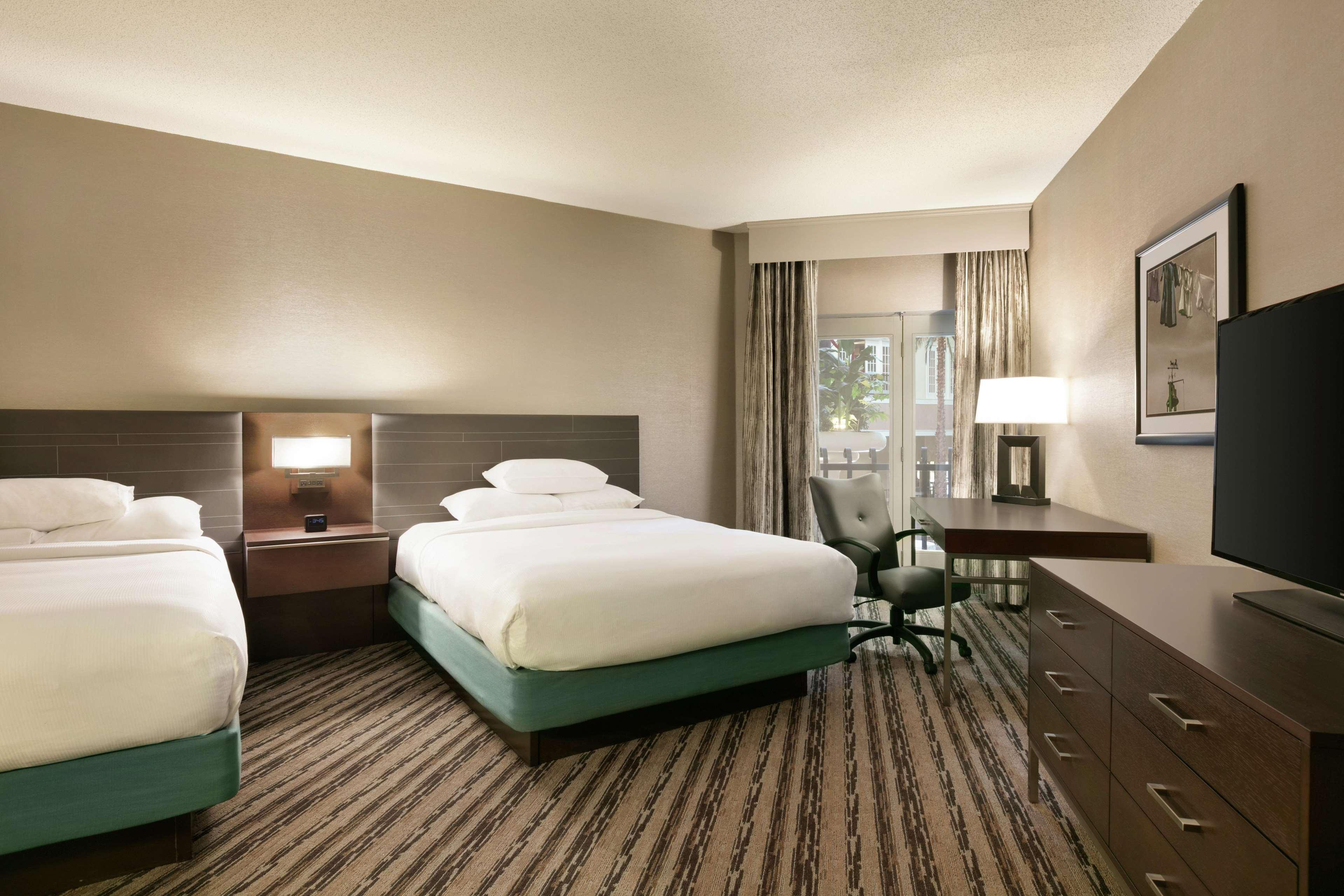 ดับเบิลทรี รีสอร์ต บาย ฮิลตัน แลงคาสเตอร์ Hotel Willow Street ภายนอก รูปภาพ